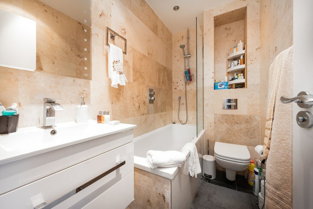 Фото Supreme Hampstead Home Next to Hampstead Heath by Underthedoormat