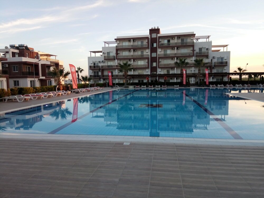 Фото One Bedroom Apartment at Longbeach