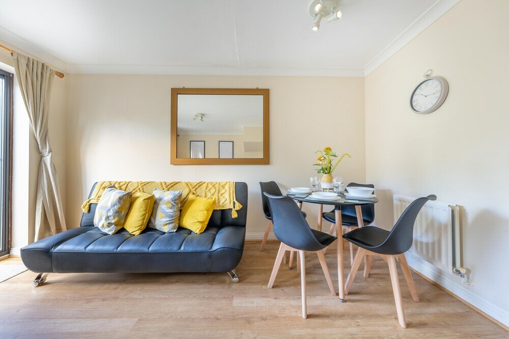 Фото Pierocks Wickets Luxury Entire House, Free Parking and Wi-fi in Maidenhead