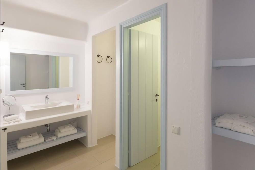 Фото Calme Boutique Hotel Paros- Adults Only