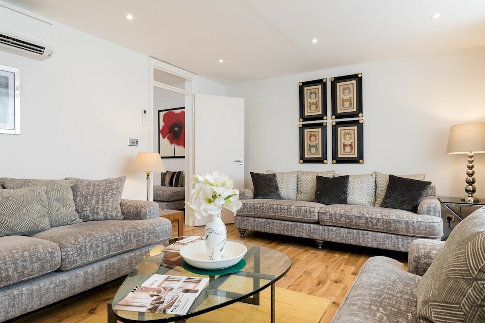 Фото The Oxford Street Retreat - Modern 3bdr in 2 Apartments
