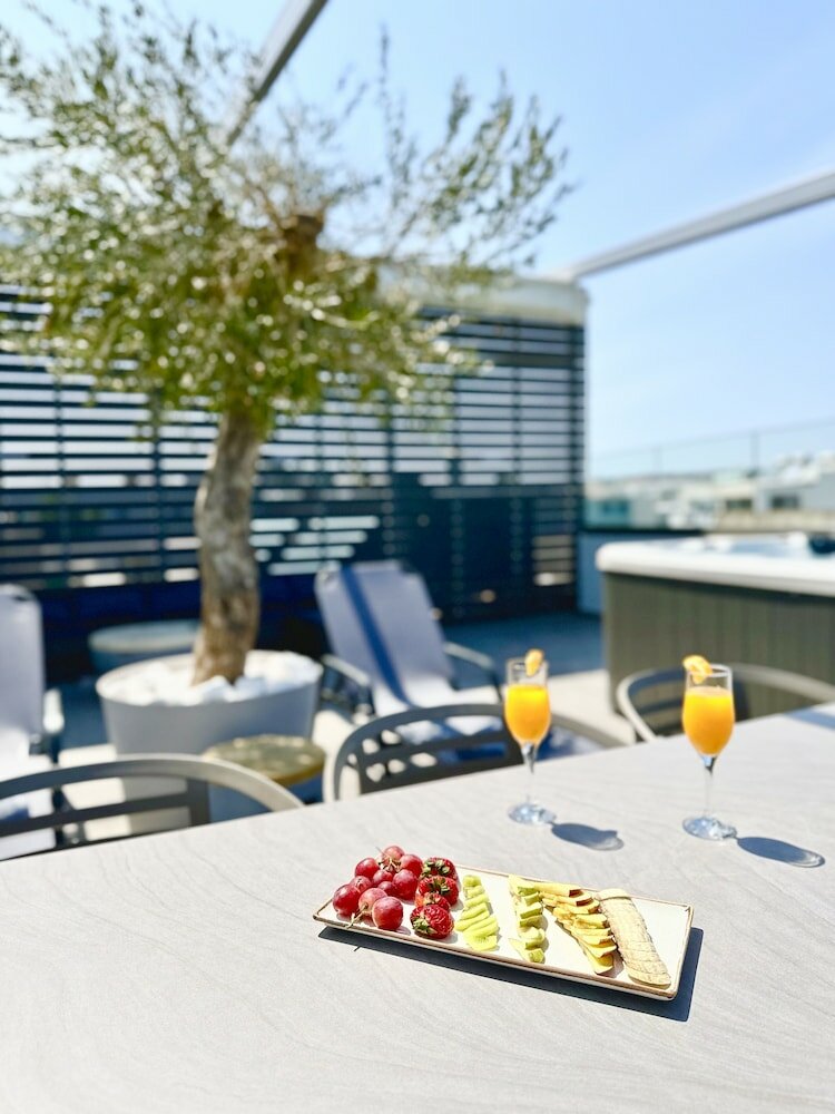 Фото Skipper Beachfront Suites