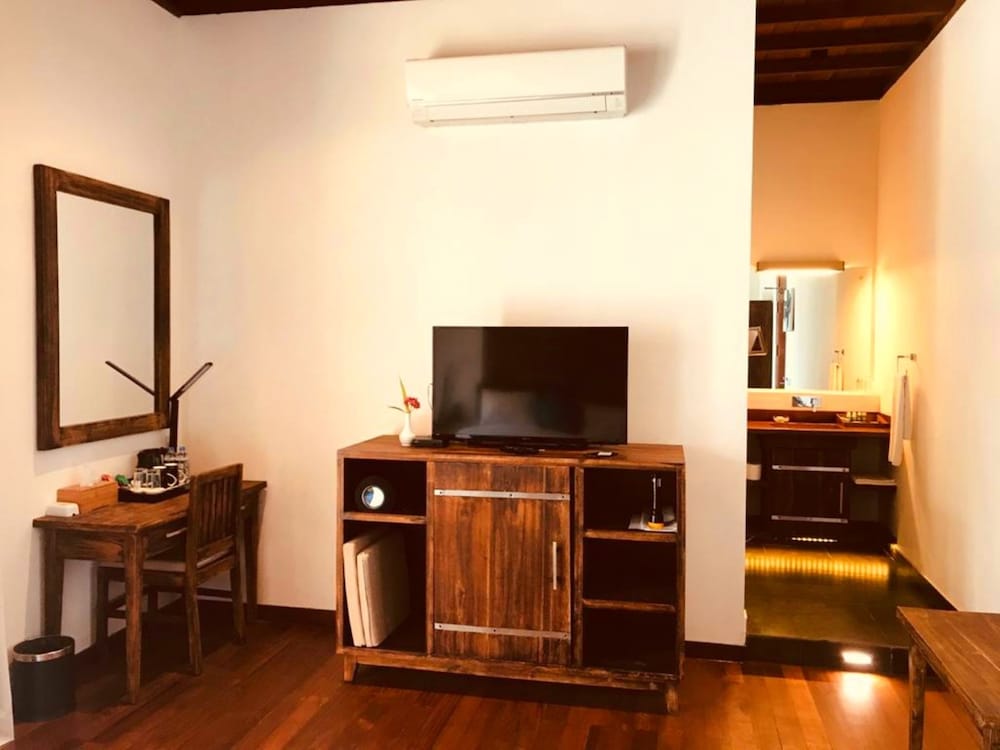 Фото R Degrees - Ambalangoda