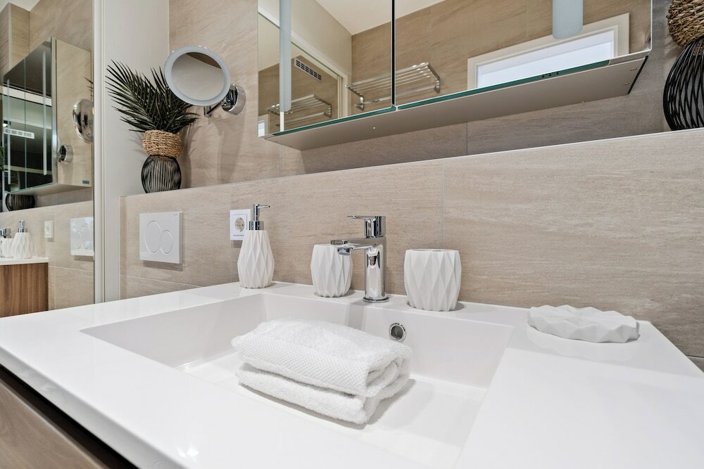 Фото Stylish Luxurious Apt w Pool & Gym Id214