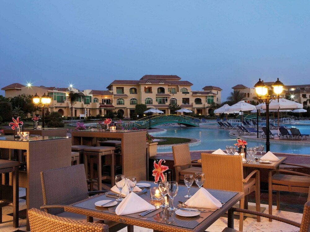 Фото Movenpick Hotel Cairo Media City