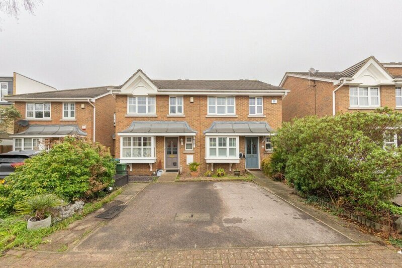 Гостиница Serene and Spacious 2 Bedroom House in South Wimbledon