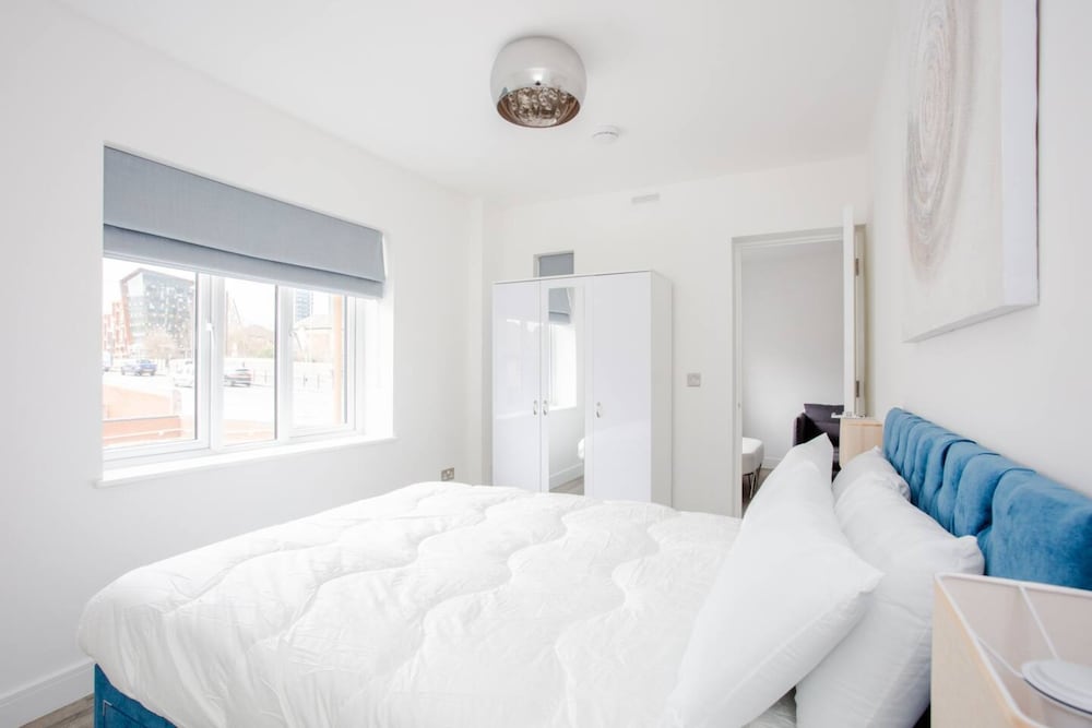 Фото Designer 2 Bedroom Apartment in West London