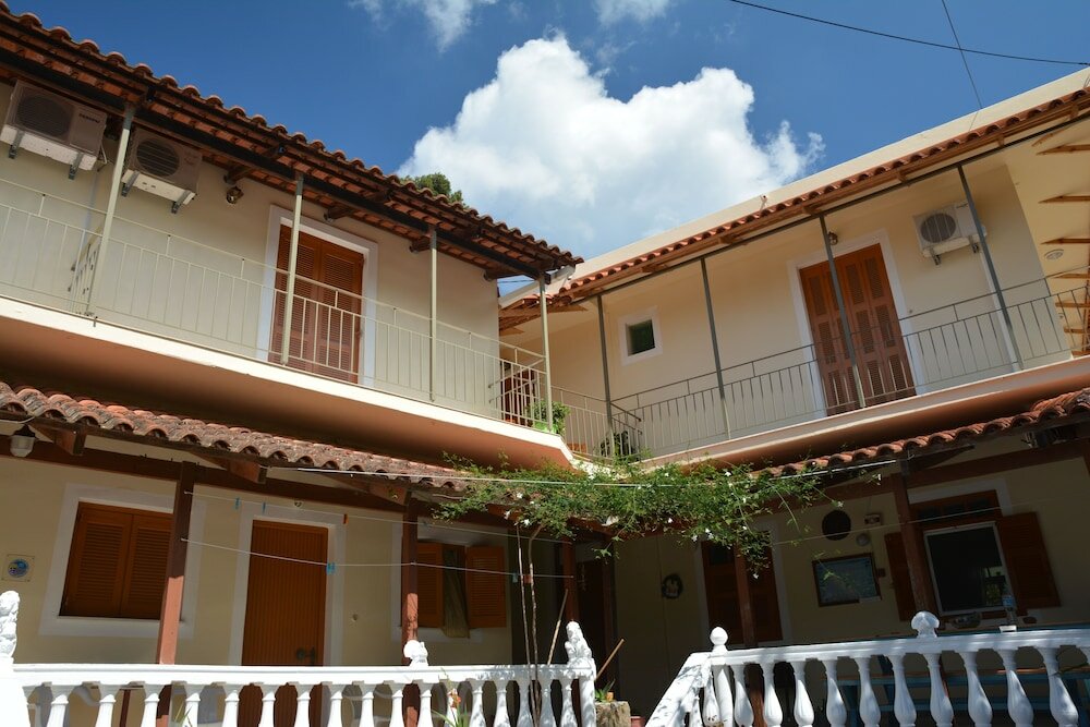 Фото Petros Giatras - Rooms