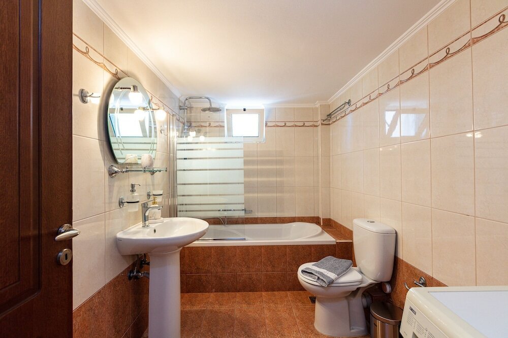 Фото Helena's Aparthotel