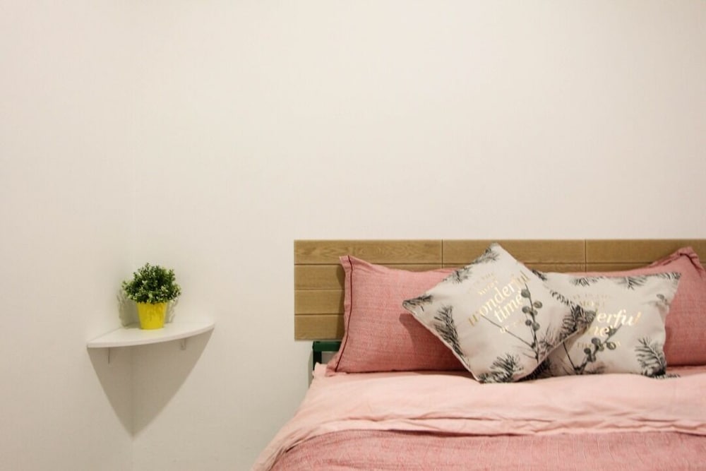 Фото Taragon Bintang Suites by StayHub Type 1