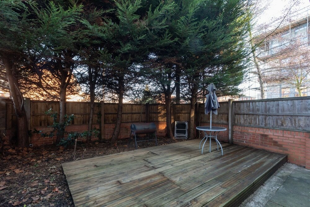 Фото Serene and Spacious 1 Bedroom Garden Flat in Clapton