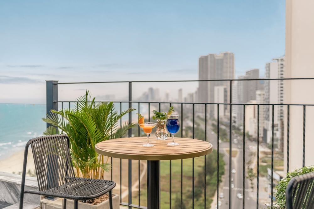 Фото Mangata Beachfront Hotel