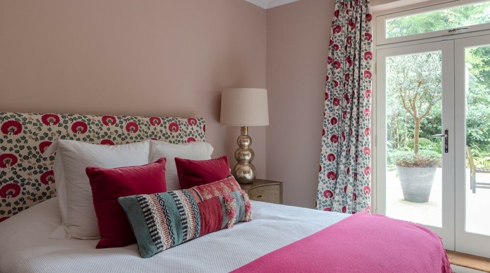 Фото Altido Elegant 3-Bed Flat W Private Garden In Notting Hill