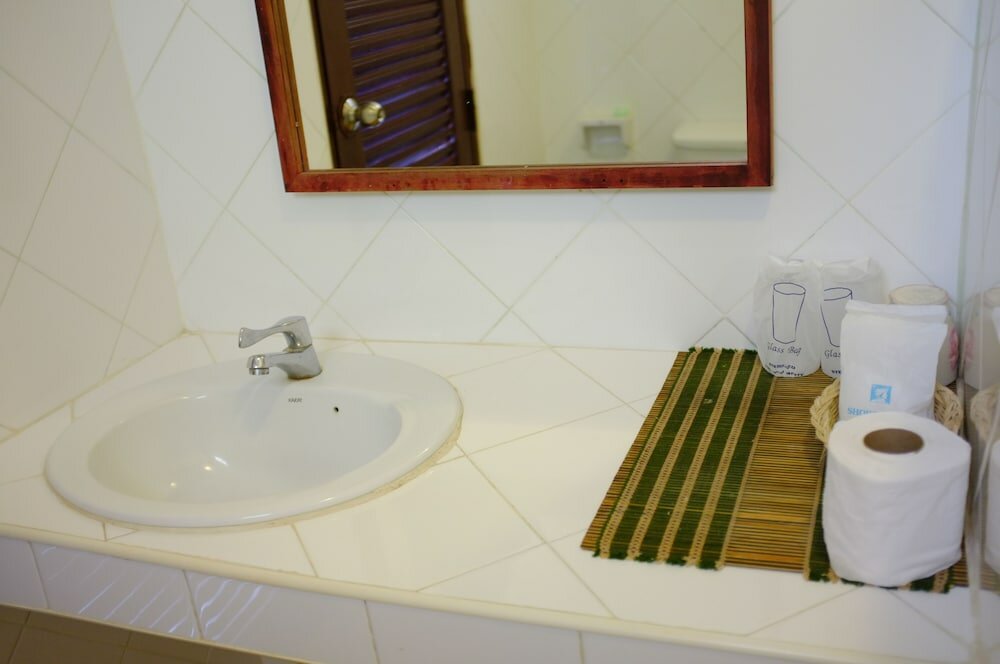 Фото Thaniza Beachfront Resort