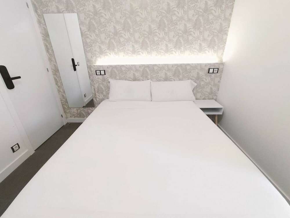 Фото Hostal Gonzala by gaiarooms