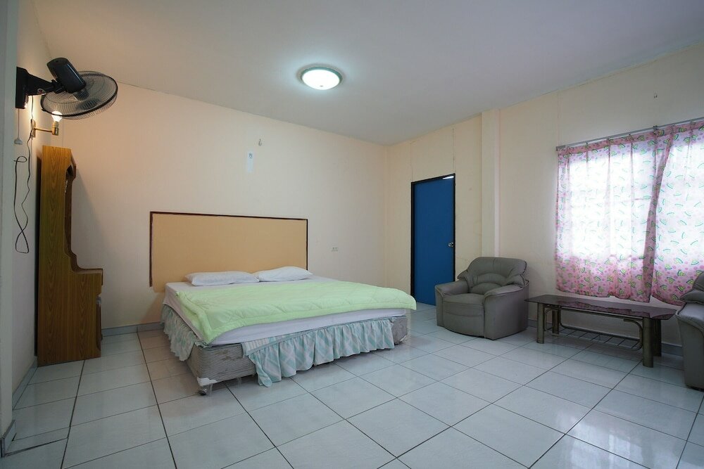 Фото Oyo 1004 Naklua Mansion