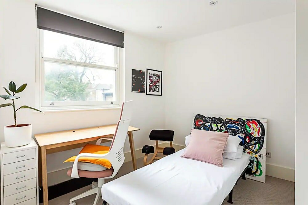 Фото Stylish and Spacious 1bd in Clapton