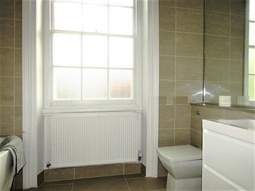 Фото Large Private Double En-suite - 5