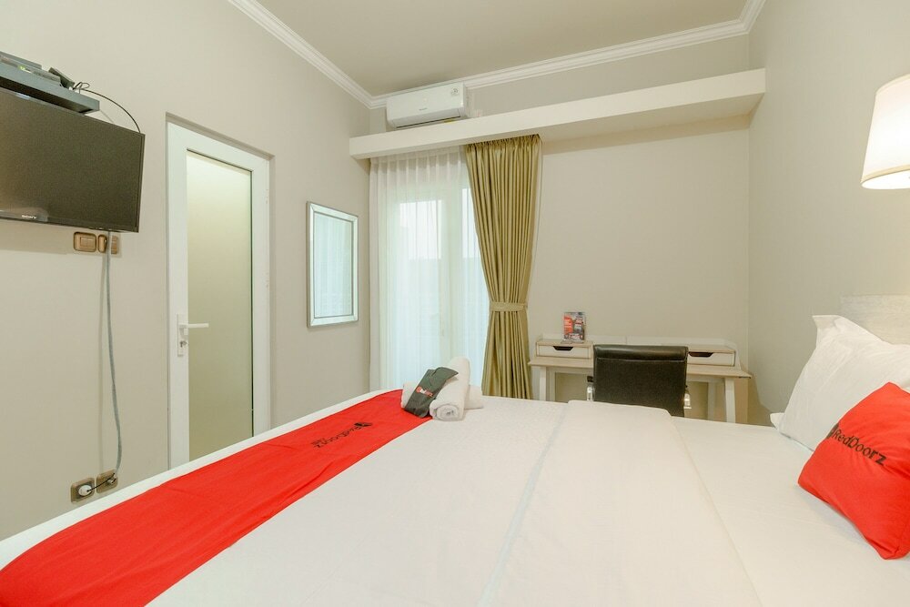 Фото RedDoorz near Taman Makam Pahlawan Cikutra