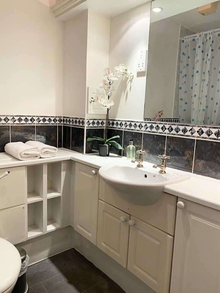 Фото Apartment Next to Victoria Station