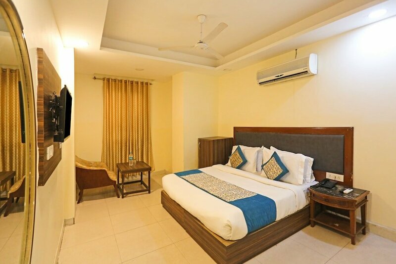 Гостиница Hotel Paras Delhi Airport в Дели