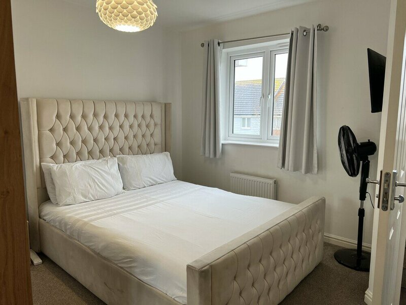 Гостиница Charming 2-bed Terraced Home in Dartford