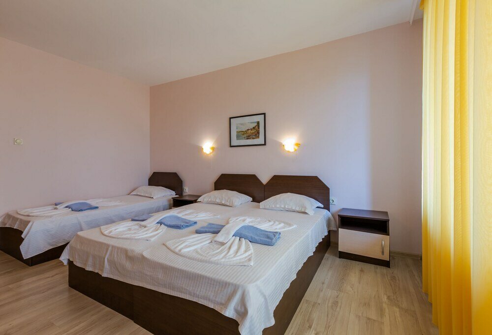 Фото Triple Room in Dafinka Guest House