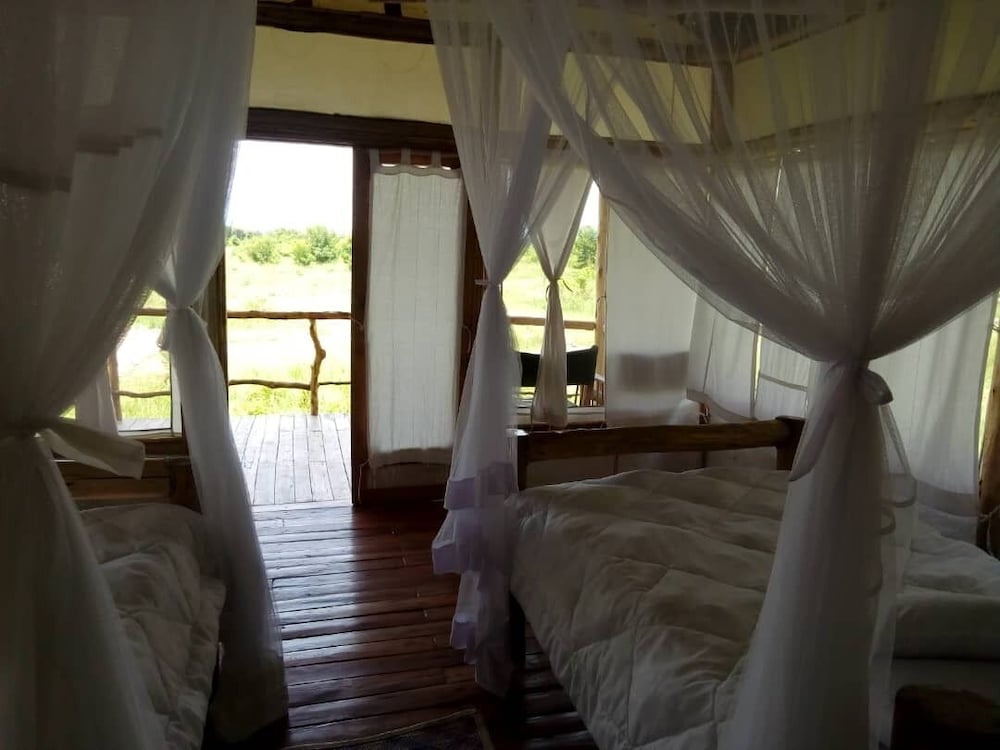 Фото Kazinga Wilderness Safari Camp