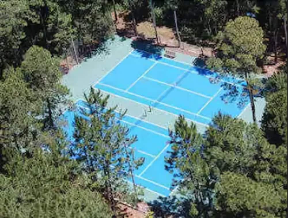 Фото Howard Johnson by Wyndham Express Inn Ituzaingo