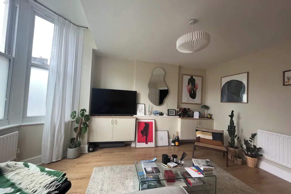 Фото Characterful 1bd Flat w Private Gym - Brockley