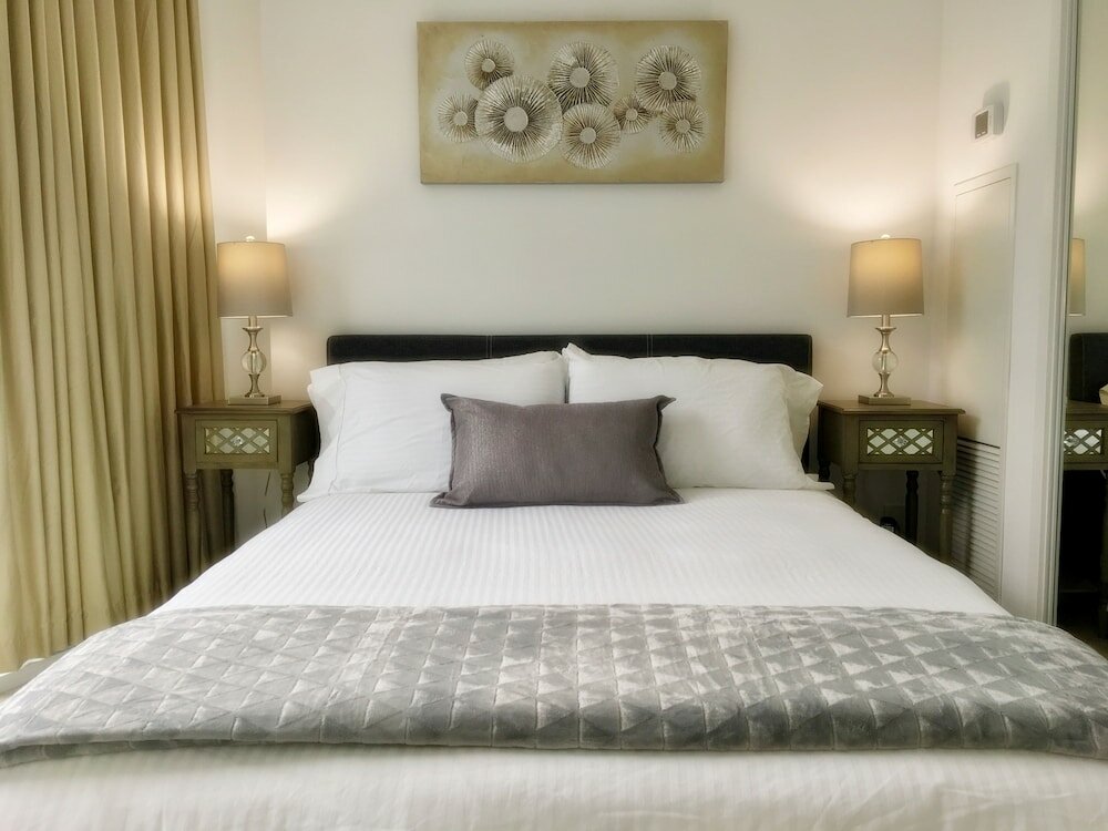 Фото To Stays - York and Lakeshore