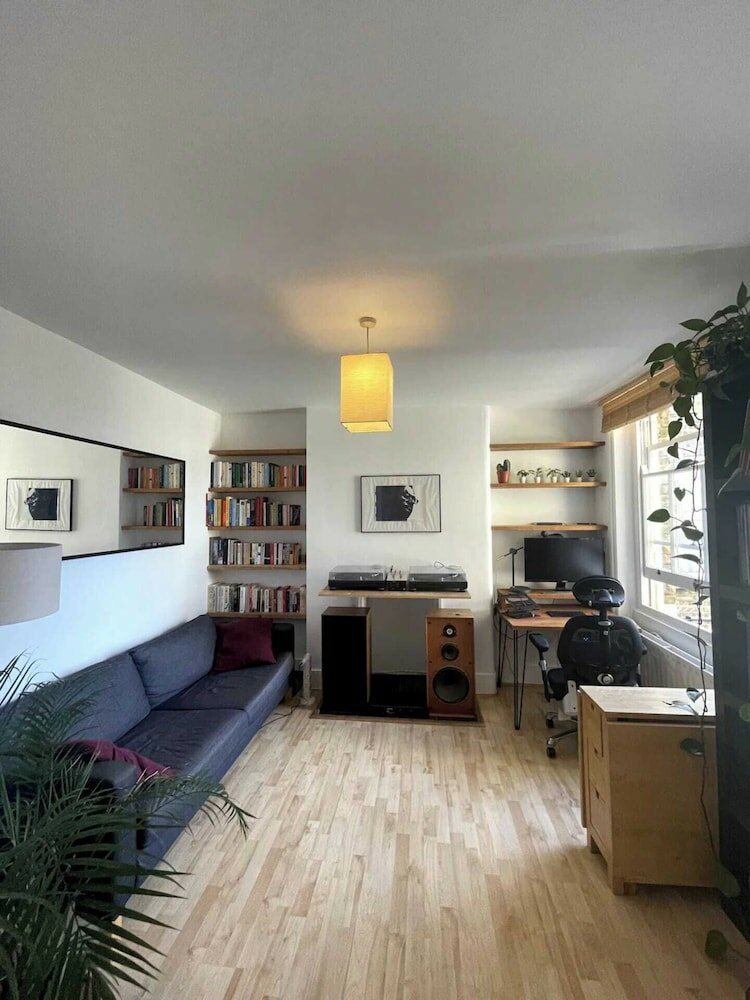 Фото Cosy & Radiant 2bd Flat - Walworth!