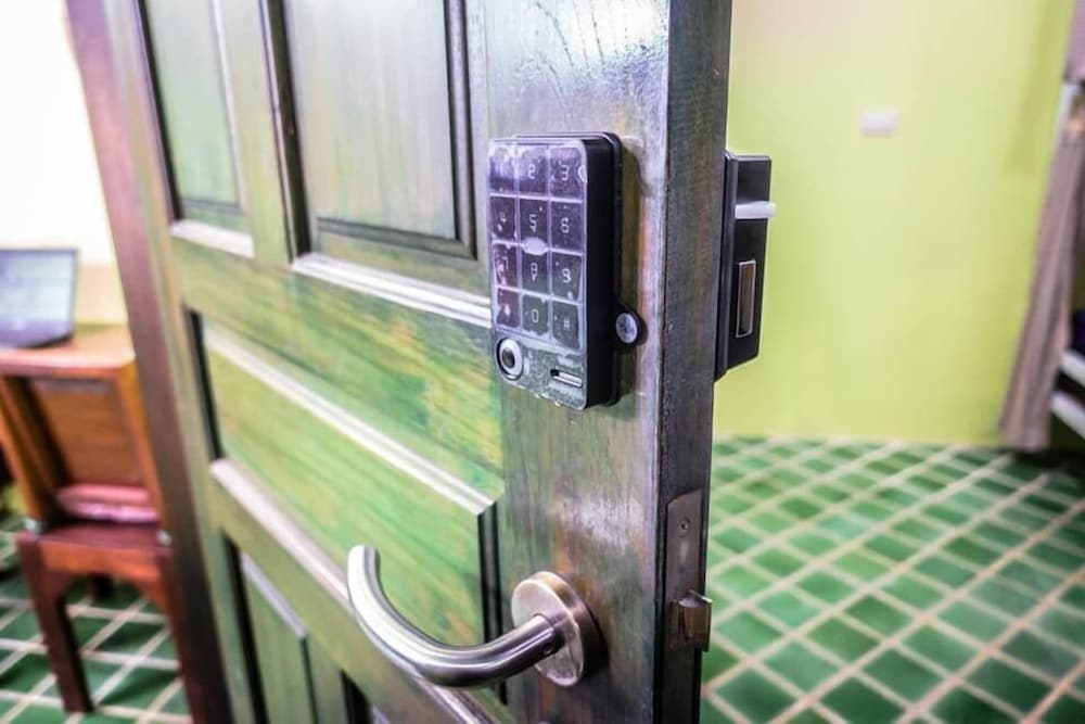 Фото Plus Hostel Ayutthaya