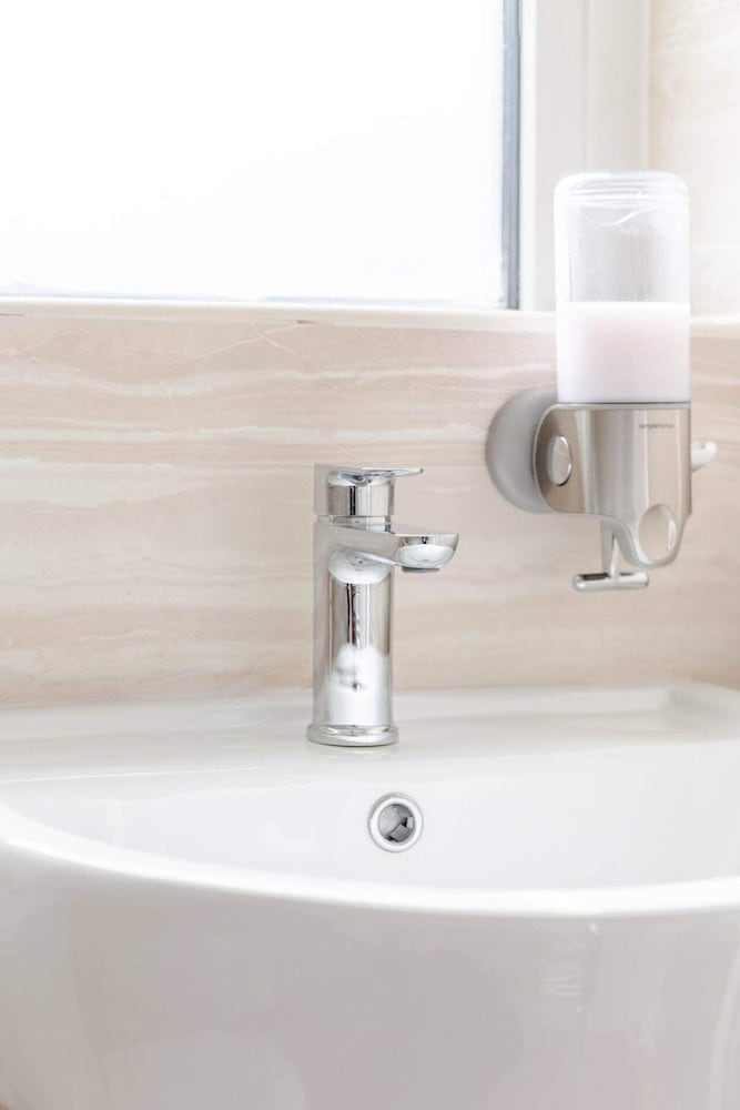 Фото Modern 2bd Flat - 5 min to London City Airport