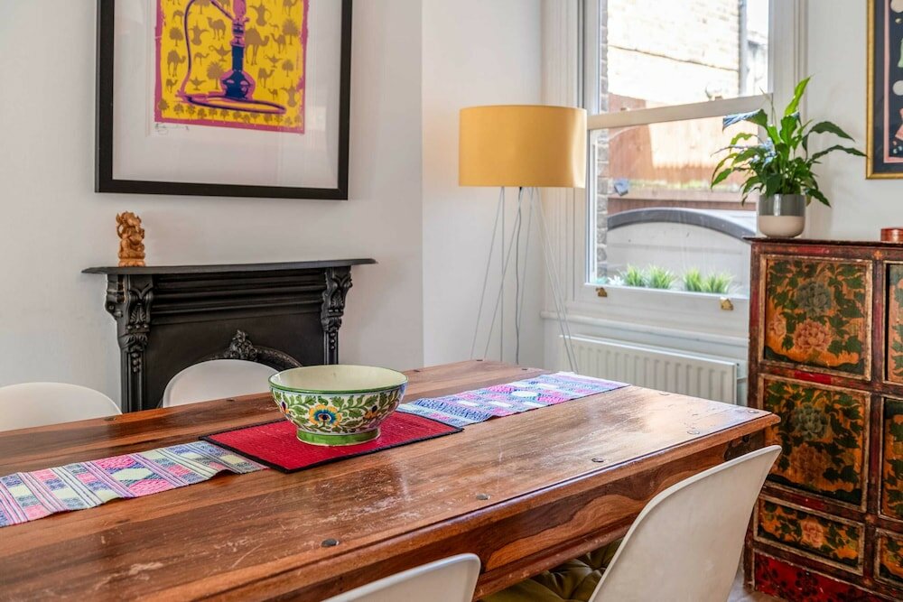 Фото Ealing's Cozy Garden Retreat