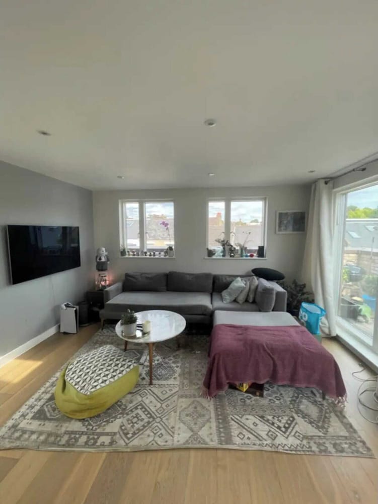 Фото Sleek & Spacious 2bd Flat - Clapham