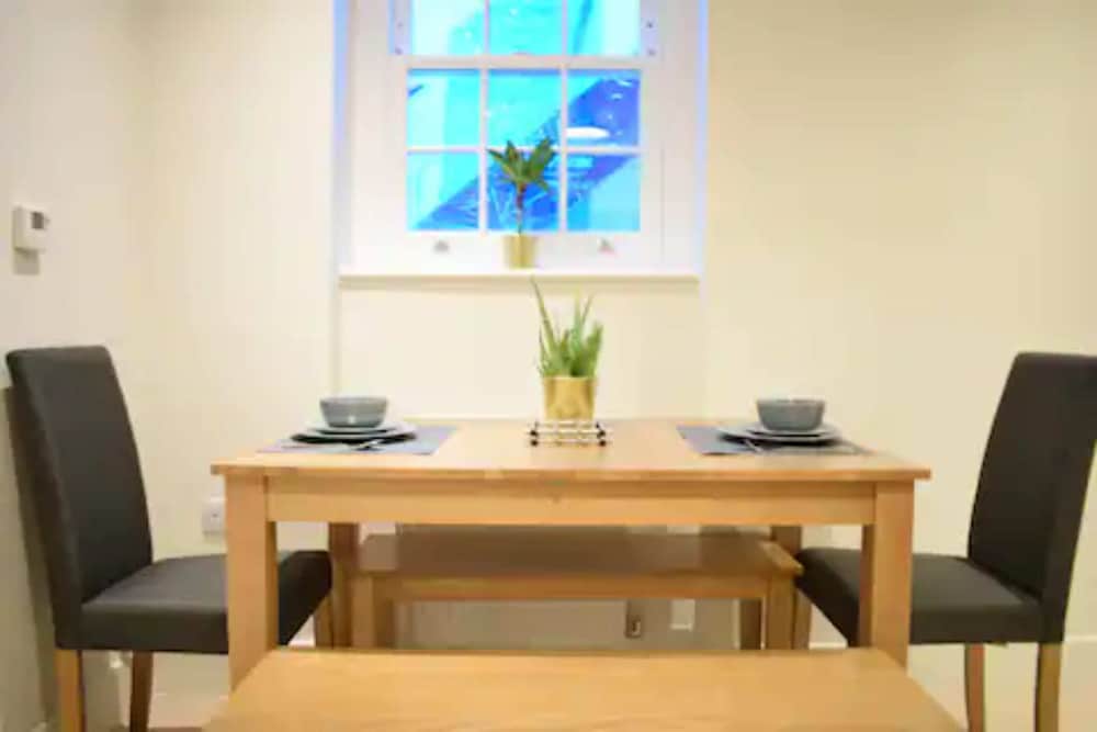 Фото Spacious and Modern Apartment in Pimlico