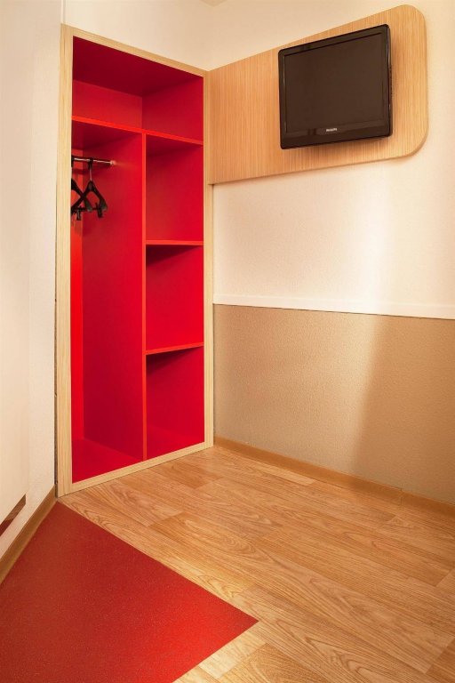 Фото Première Classe Versailles Saint Cyr L'ecole