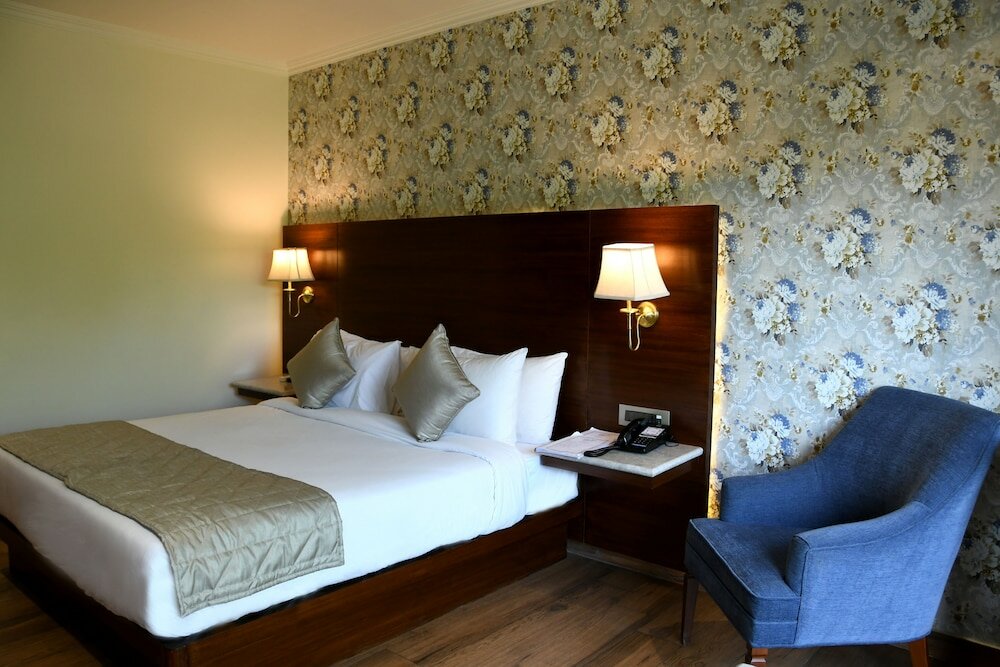 Фото Mastiff Villa Camellia - A Tea Estate Hotel