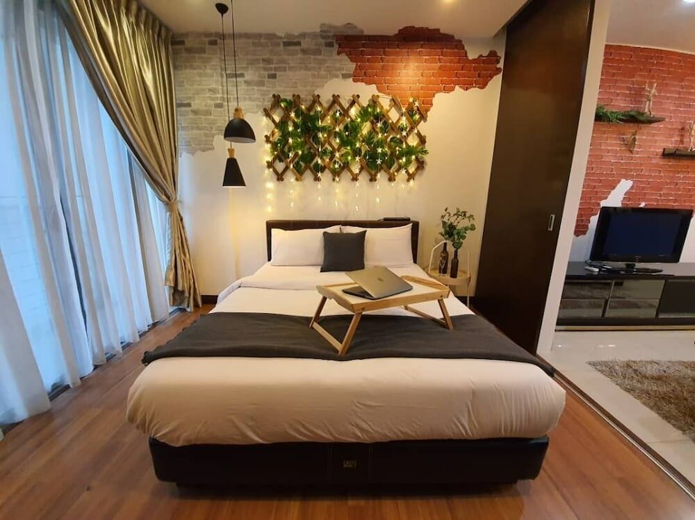 Фото Taragon Bintang Suites by StayHub Studio