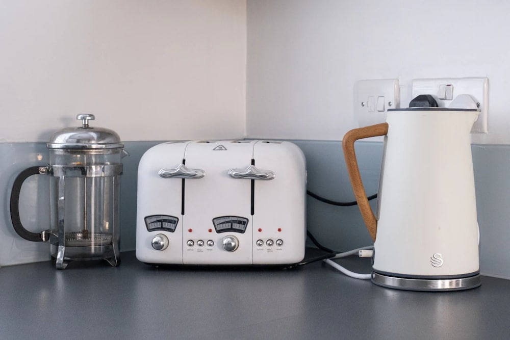 Фото Spacious 2 Bedroom Flat in Clapham With Balcony