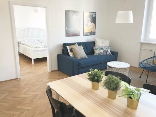 Гостиница Lovely Apartment directly at Naschmarkt в Вене