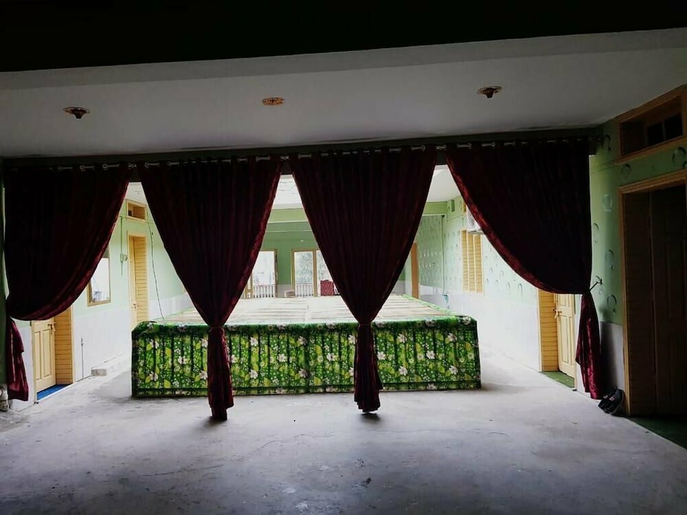 Hotel Peace Palace Guest House, Mardan, photo