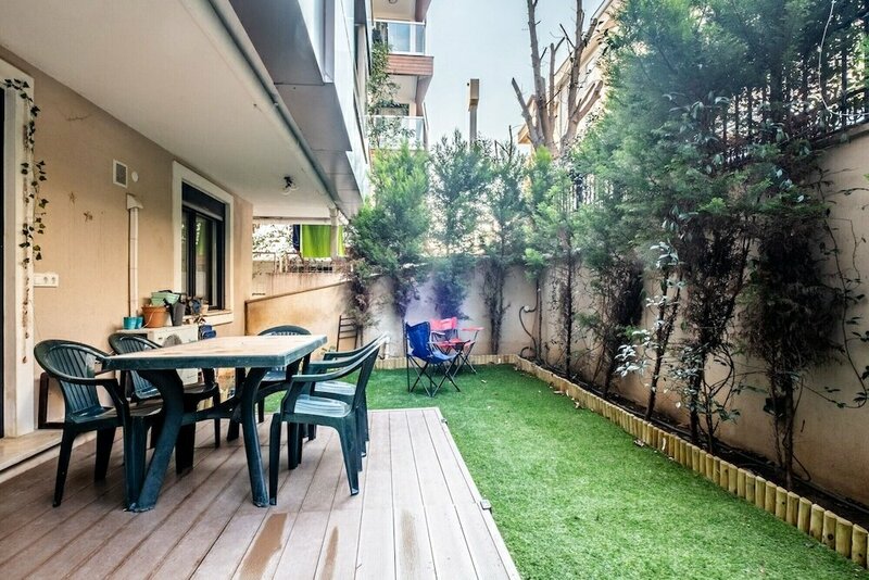 Апартаменты Flat With Backyard Near Idealtepe Marmaray Station в Малтепе