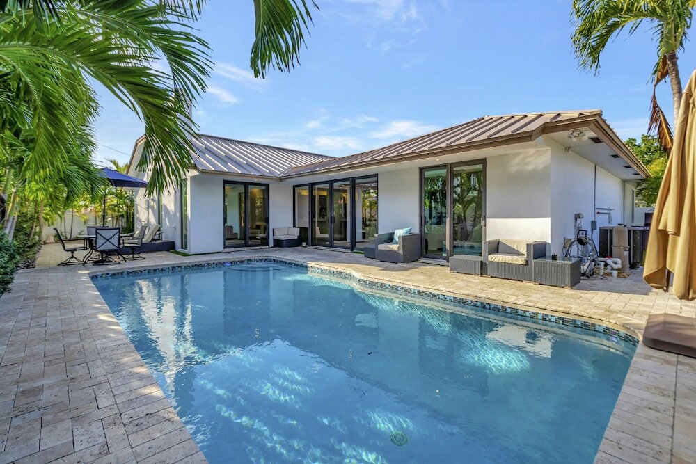 Фото Lynora's Luxe Estate Modern Design