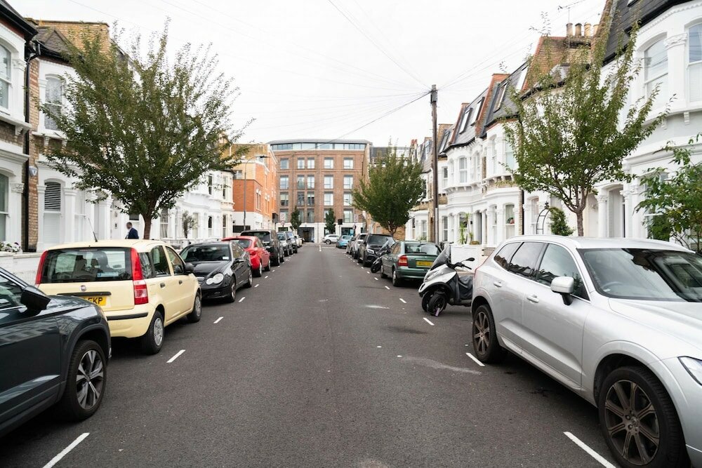 Фото Traditional Fulham Home Close to the River Thames