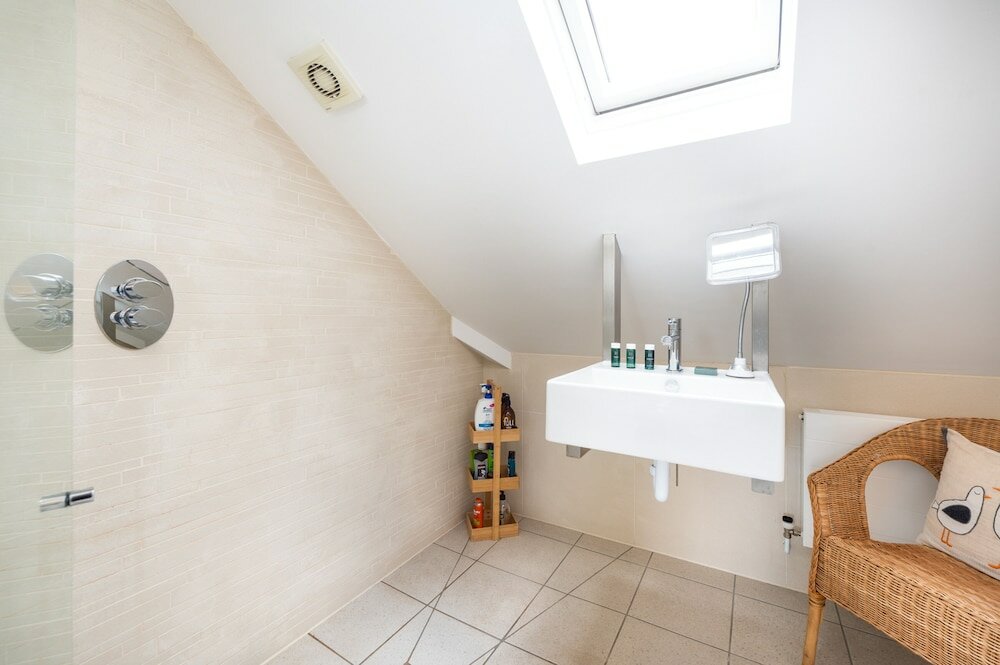 Фото Delightful Family Home With Garden in Balham by Underthedoormat