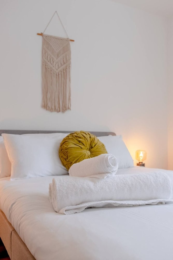 Фото Charming 2 Bedroom in Hackney