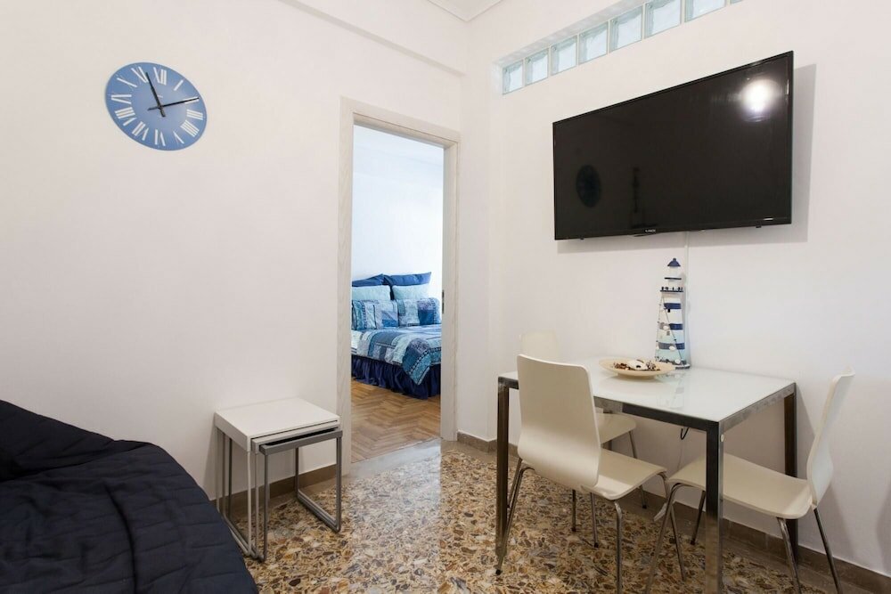 Фото Lovely 2 Bedroom apt in Metaxourgio Center