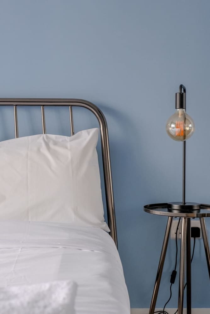 Фото Light & Spacious 1bedroom Flat With Balcony - Mile End